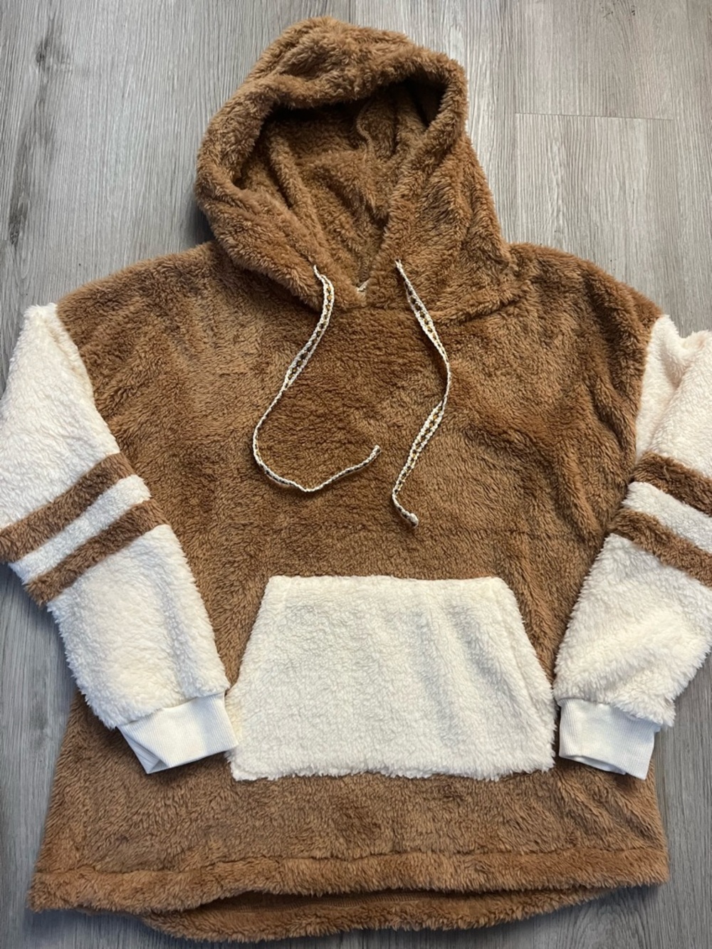 0058–NWT Hem & Thread Brown and Cream Sherpa Crewneck Hoodie